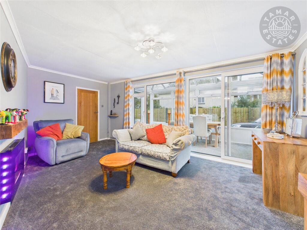 Lounger/Dining Room