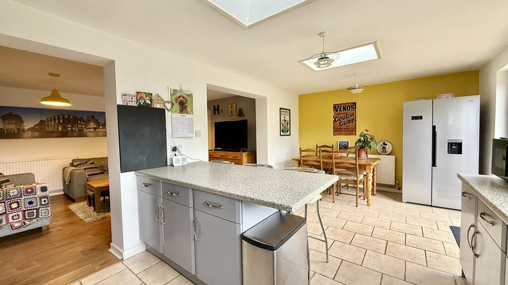 Kitchen/dining ro...