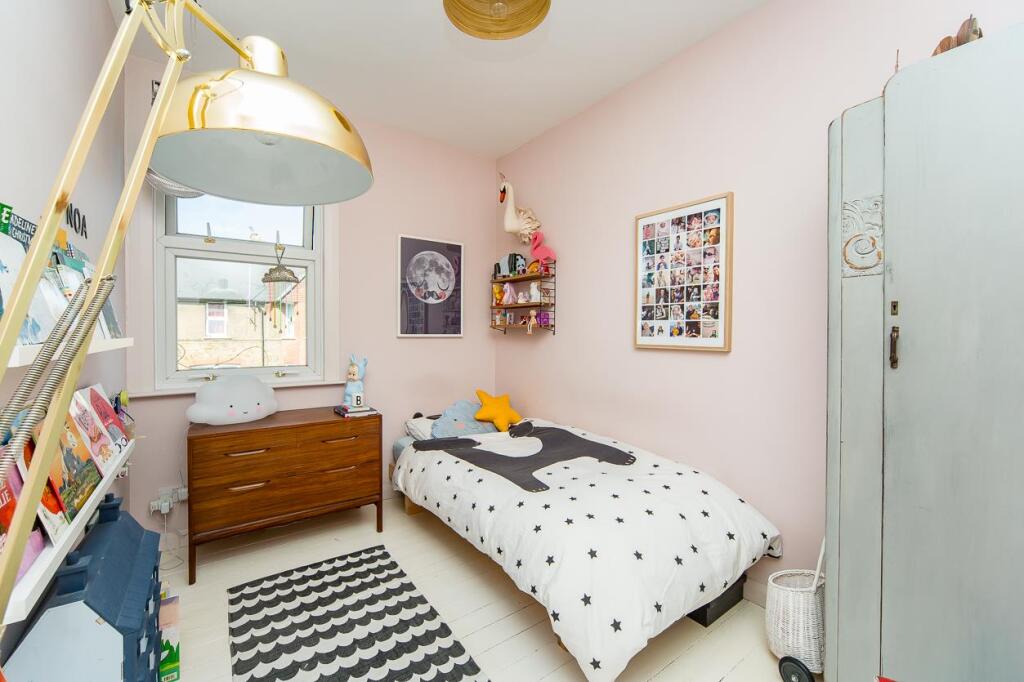 Elphinstone Road, E17