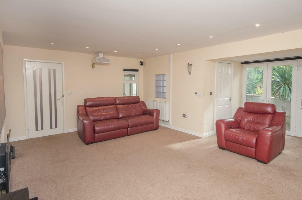 Reception room pic 2.jpg
