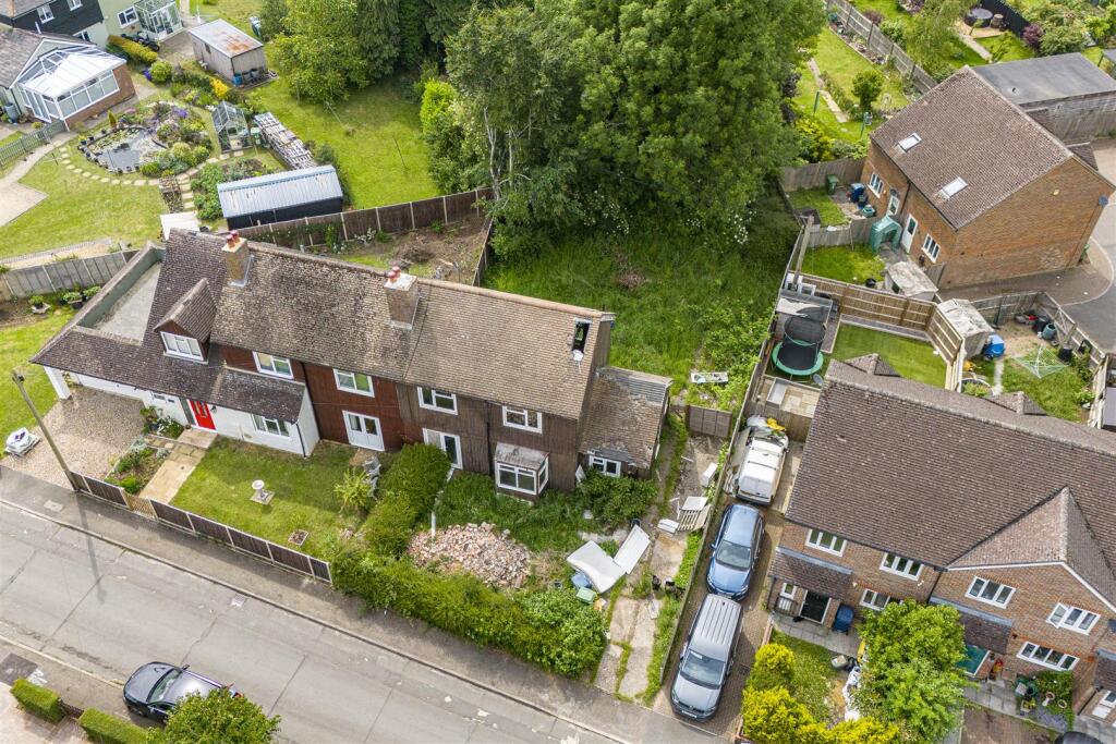 2 Elizabeth Road, HP14 3QT-2.jpg