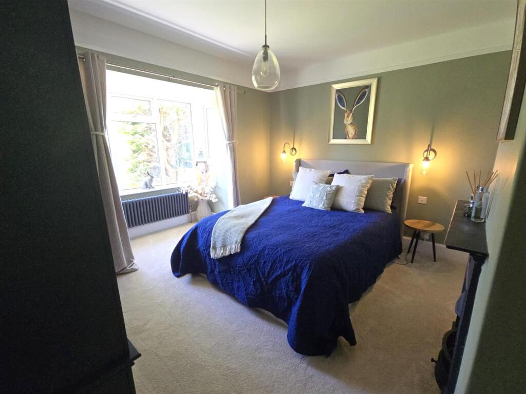 Bedroom 1.jpg