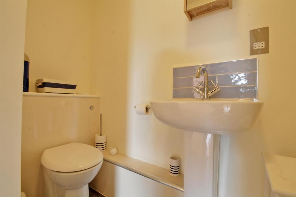bathroom 2.jpg