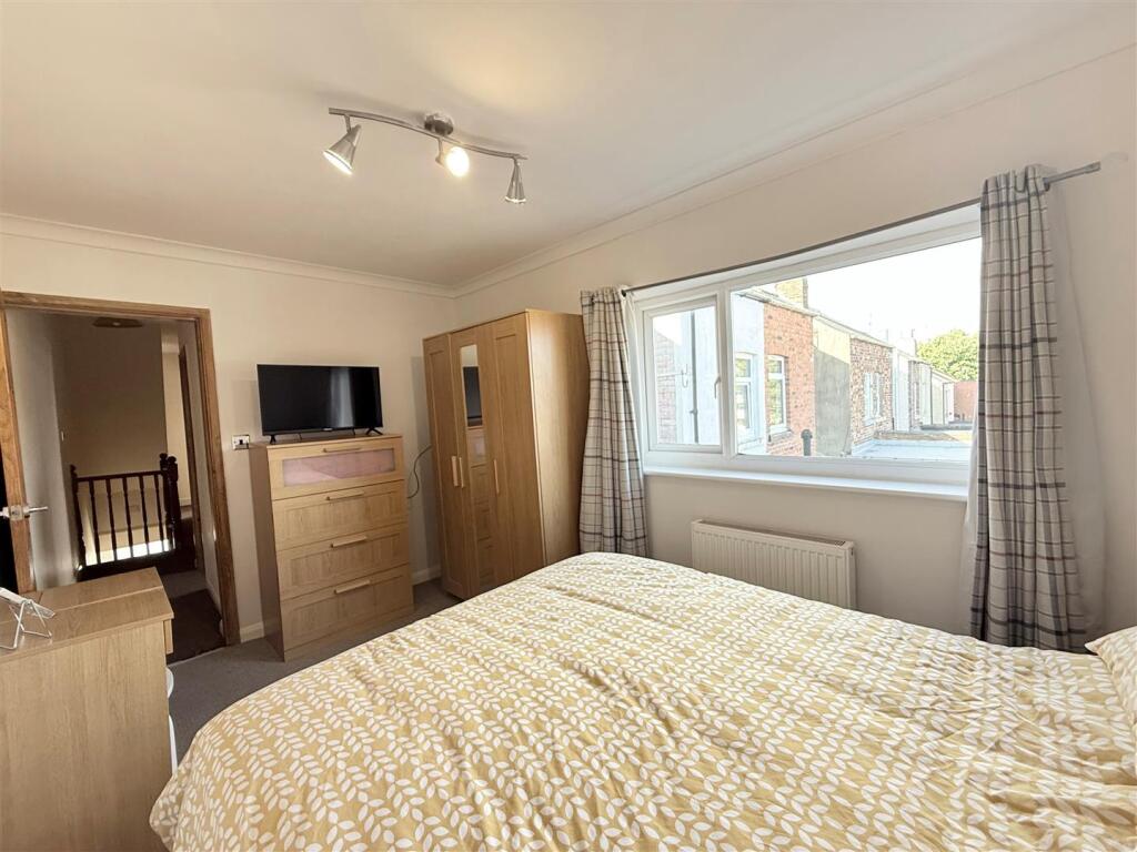 bedroom 1 2.jpg