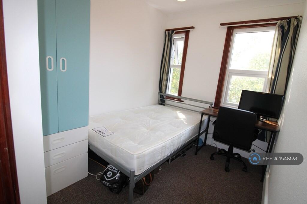 Bedroom 7 (£695 / Month)
