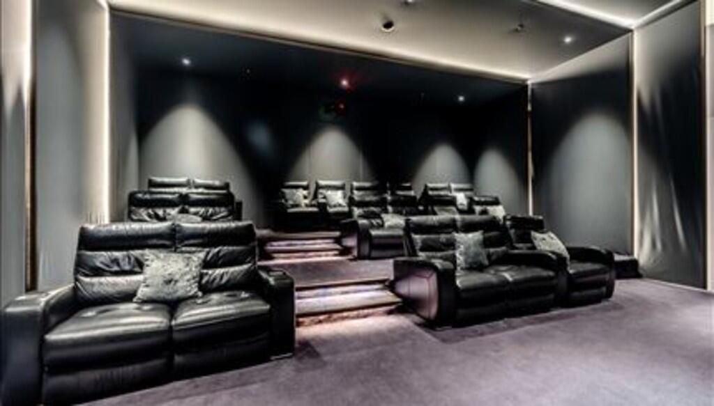 ss_p6267_63862959...