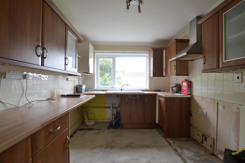 kitchen...JPG