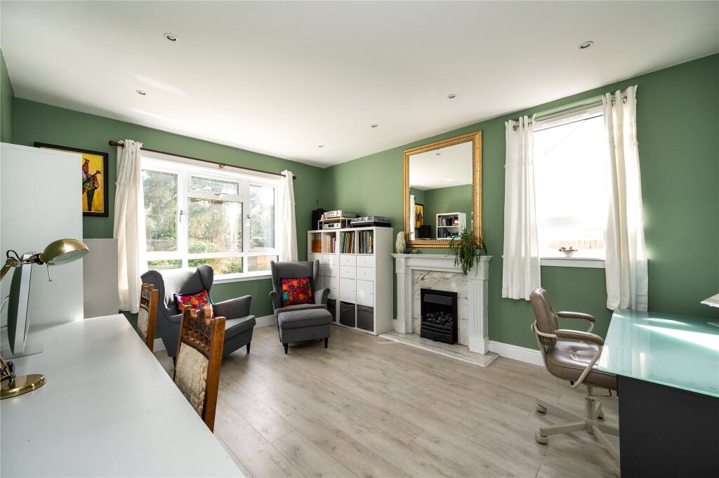 Dining/Bedroom 4