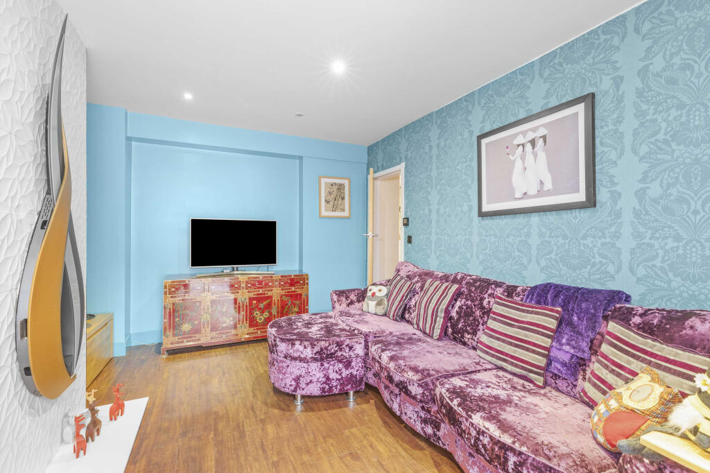145 Courthouse Road, SL6 6HY (LOW RES)-8
