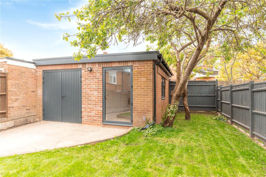 Garden Room and Gara