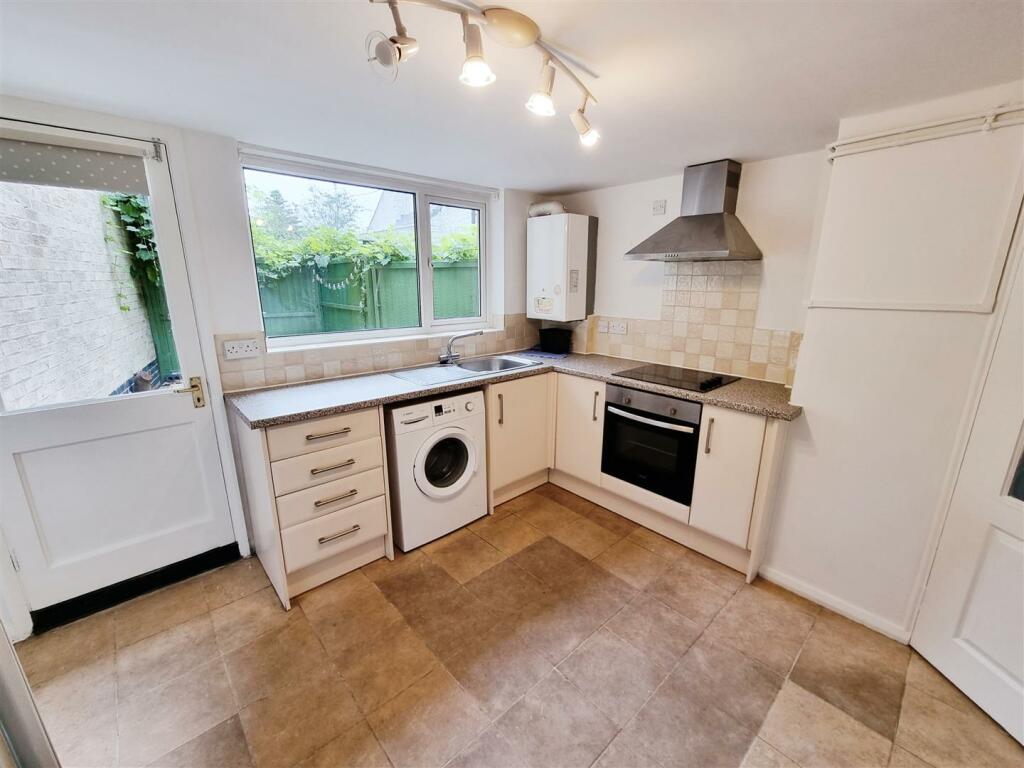 Wood Street, Higham Ferrers-www.primechoicepropert