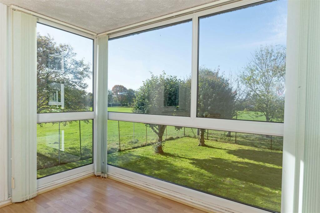 7 Meadowside_2.jpg