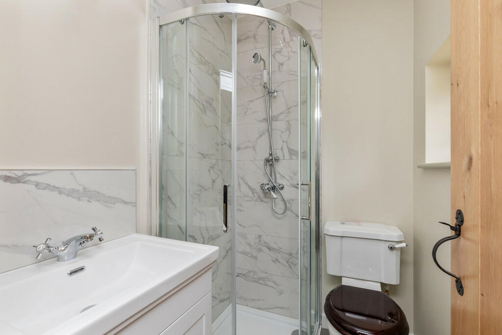 4 Courtwick Park ...