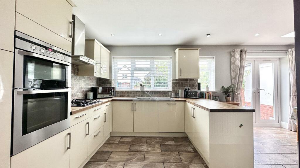 Kitchen - 2.jpg