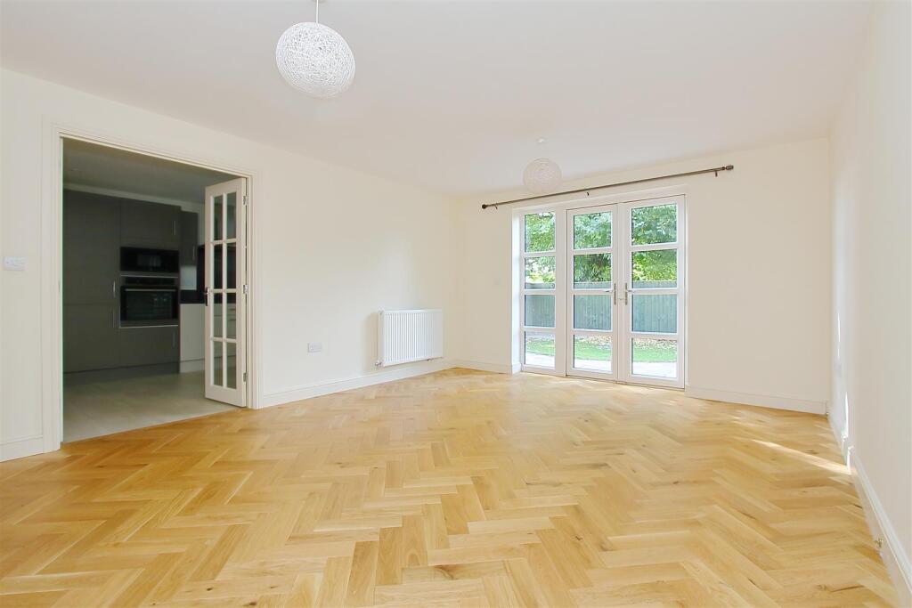 2 ivors court PH23.JPG