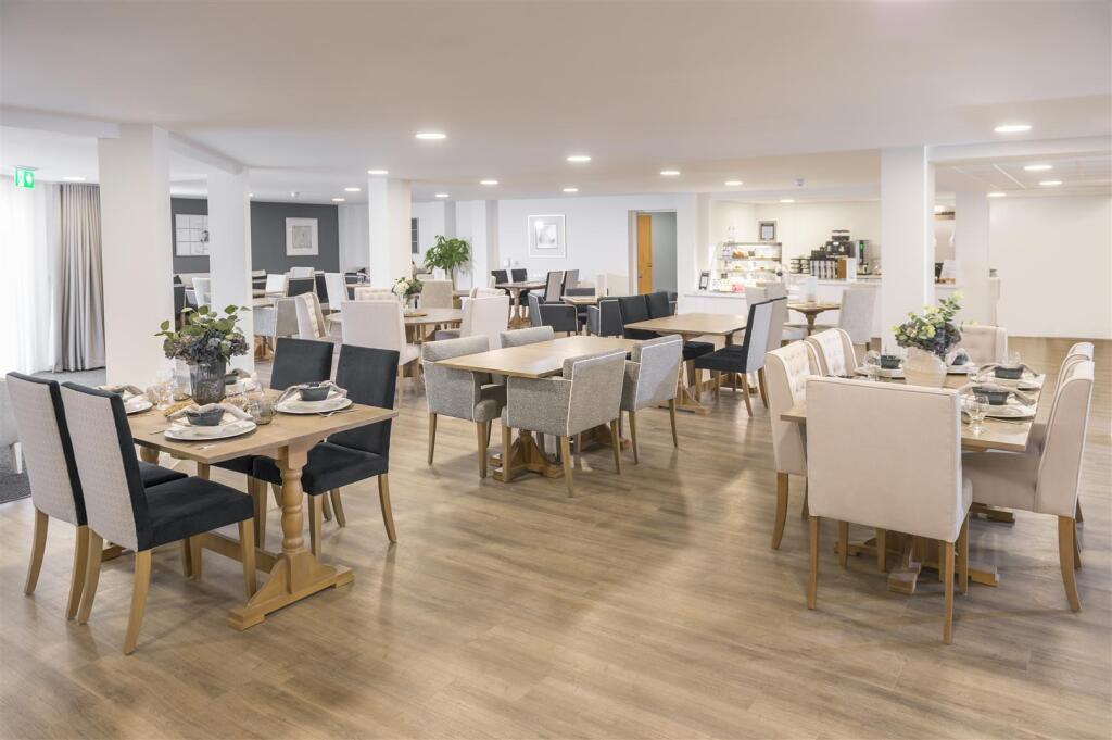 Deans Park Court-Bistro-.jpg