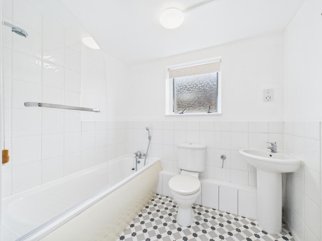 CAM01740G0-PR0412-STILL007