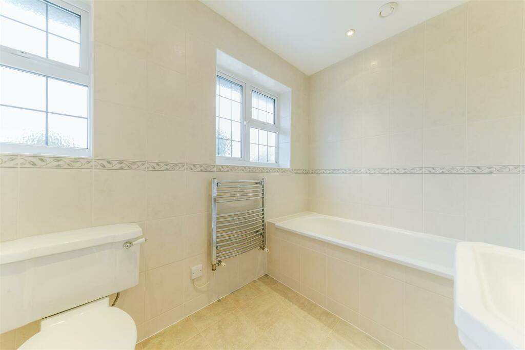 Copley Way, Tadworth,4, (13).jpg