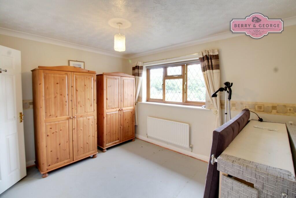 MAIN BEDROOM