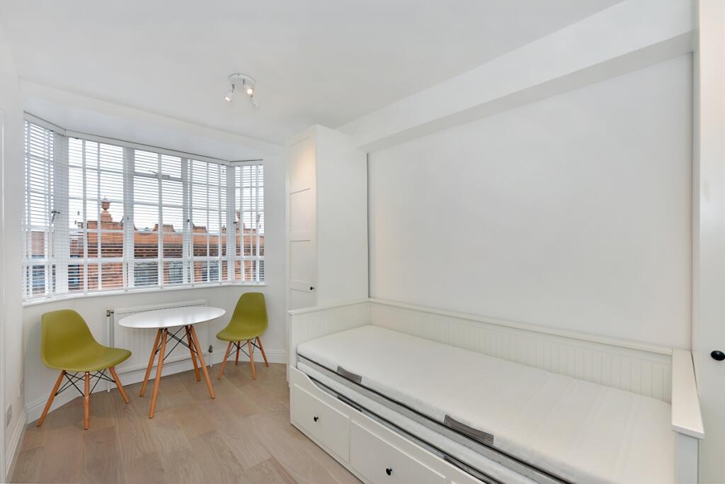 603-Chelsea-Clois...