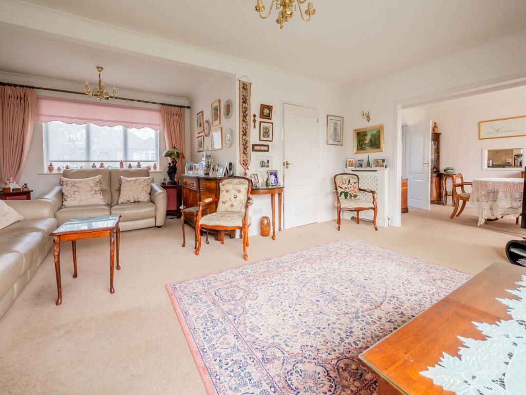 Lounge/Dining Room