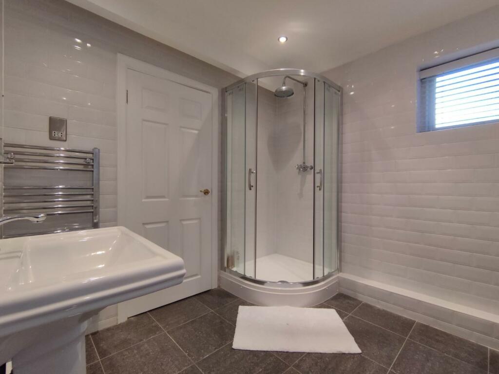 En-Suite Shower Aspect 3