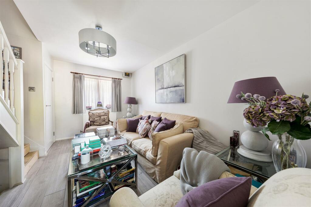 Magpie Close E7
