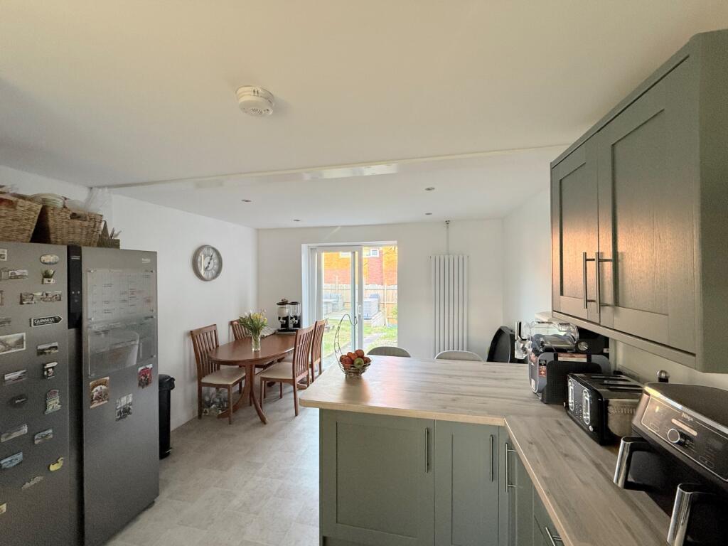 06CB404C-0650-4DF2-B0D9-5E4C462A18AE