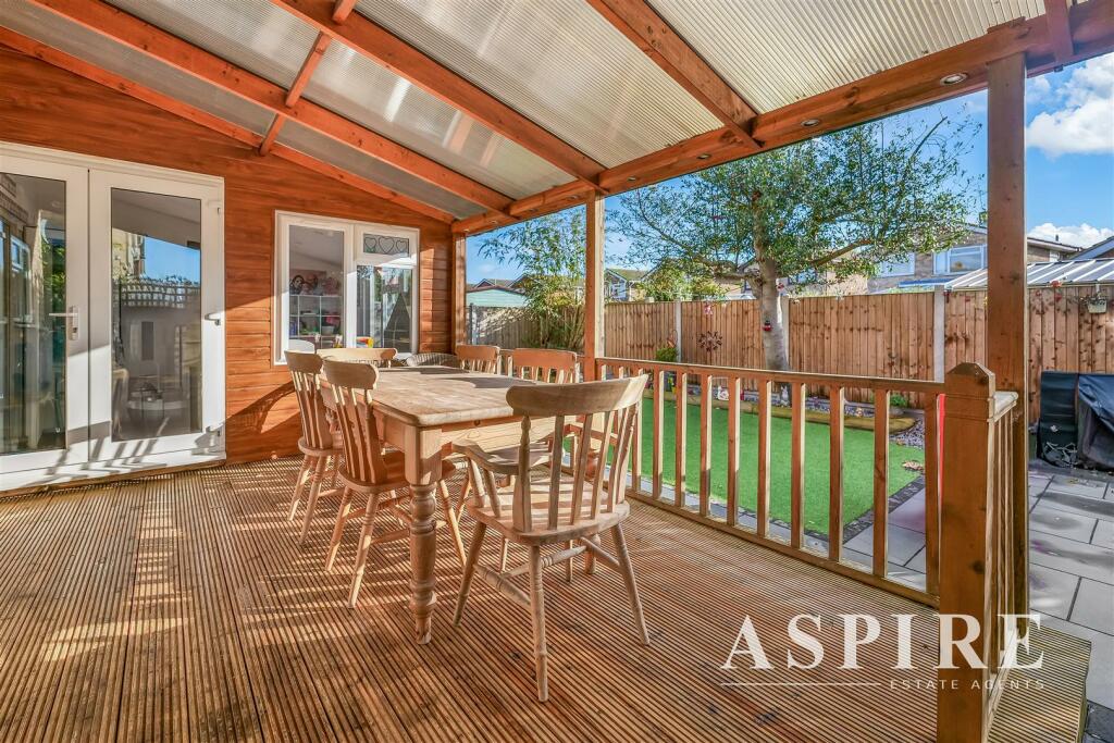 Aspire Estate Agents ss814.jpg