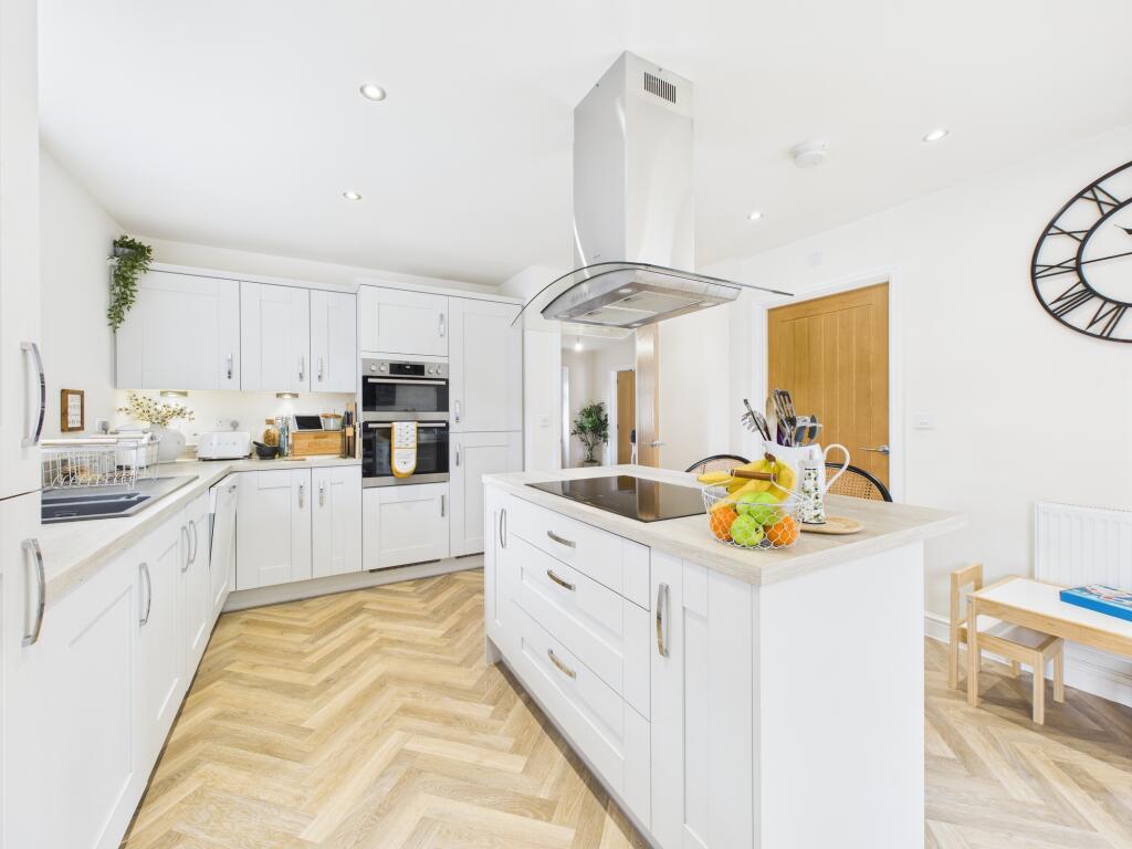 Kitchen/ Dining Area