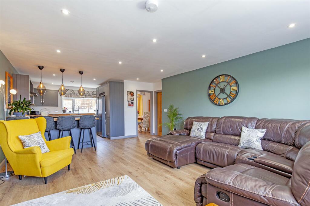 Reception Room-3.jpg