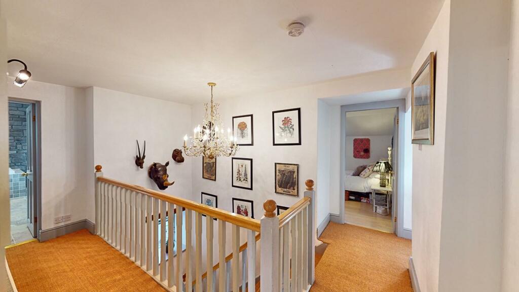 FIRST FLOOR GALLERIED LANDING