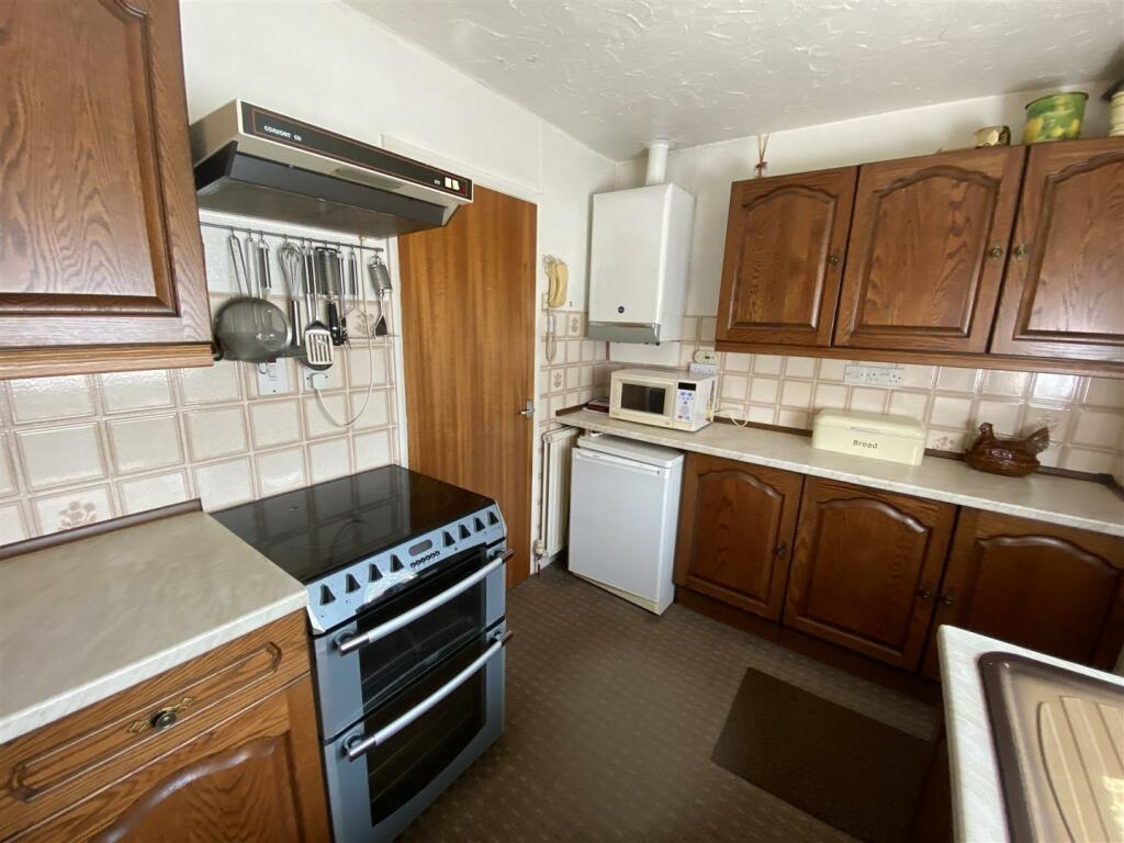 Kitchen: