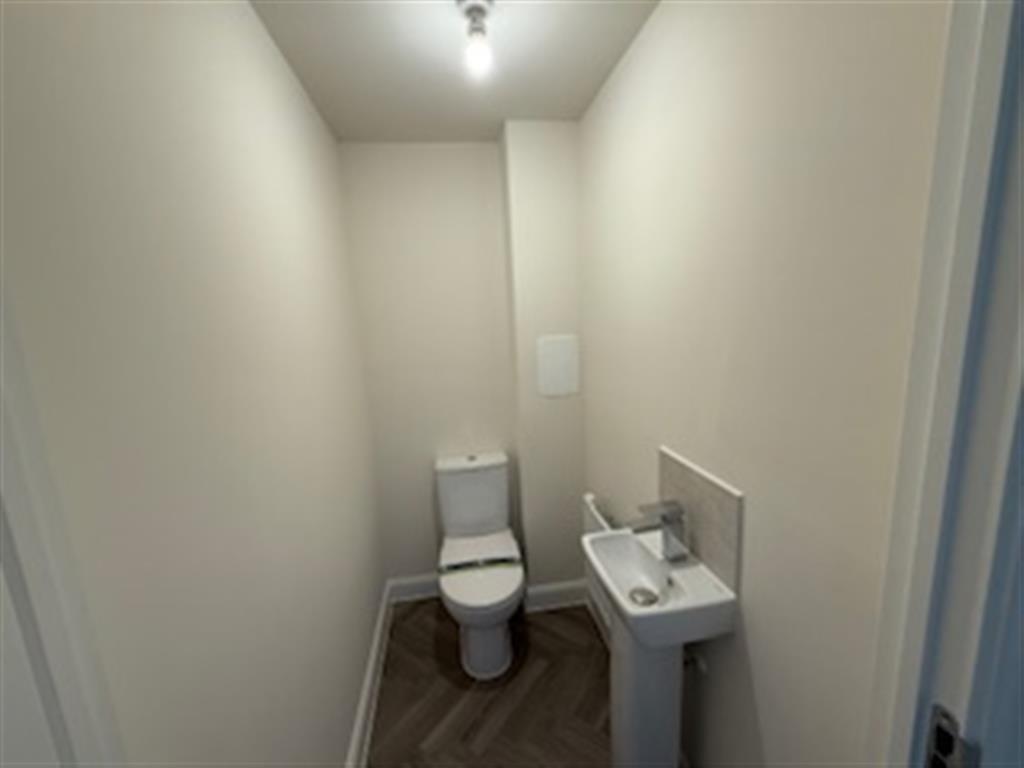 Cloakroom/wc