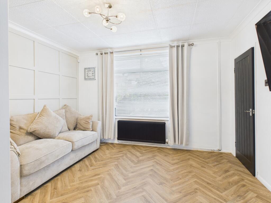 CAM03729G0-PR0158-STILL007