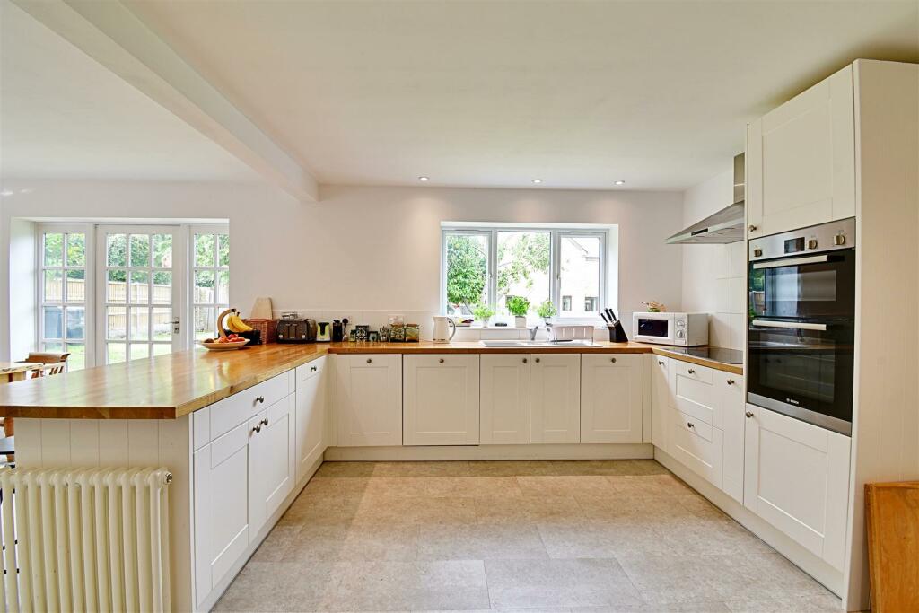 Kitchen 5.jpg