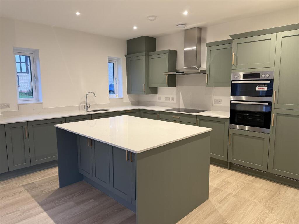 Kitchen 1.jpg
