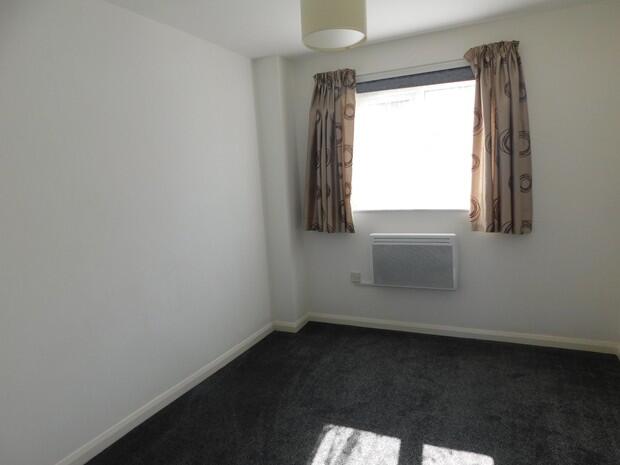 2 Gatcombe House Bedroom 1