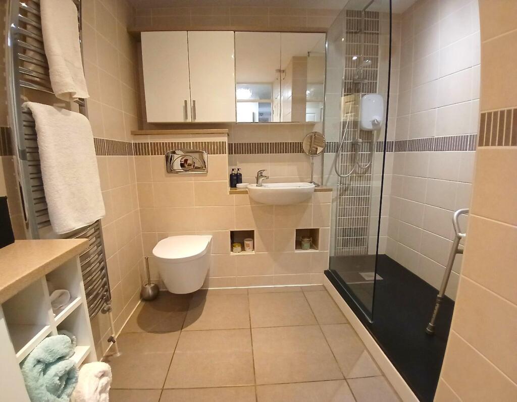 Shower Room.jpg