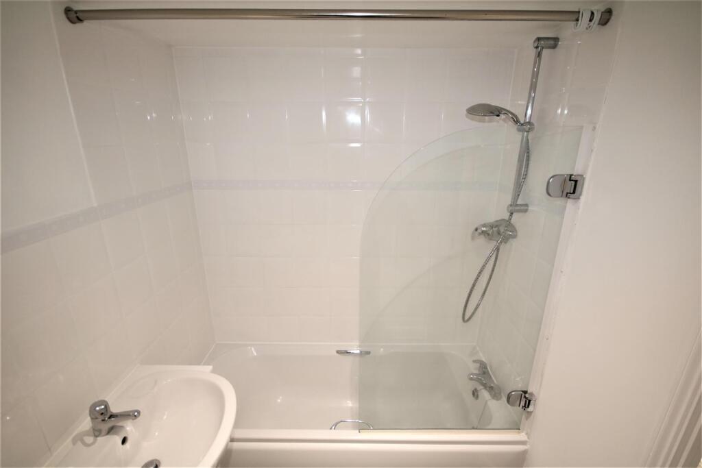 Bathroom b.JPG