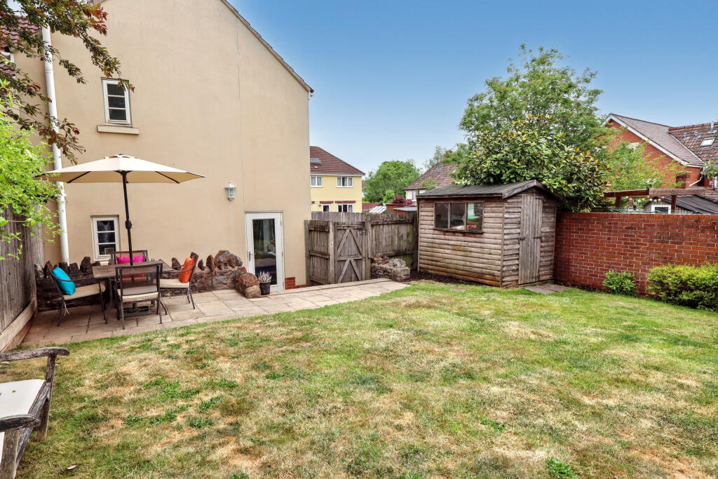 Garden to the west side