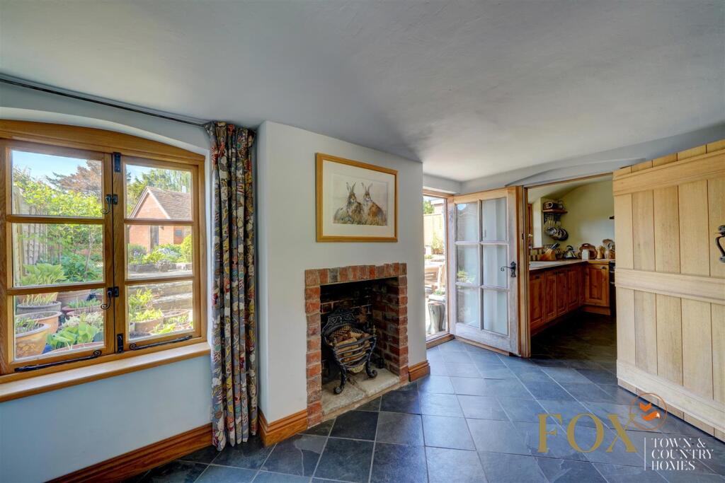 Folly Cottage (14).jpg