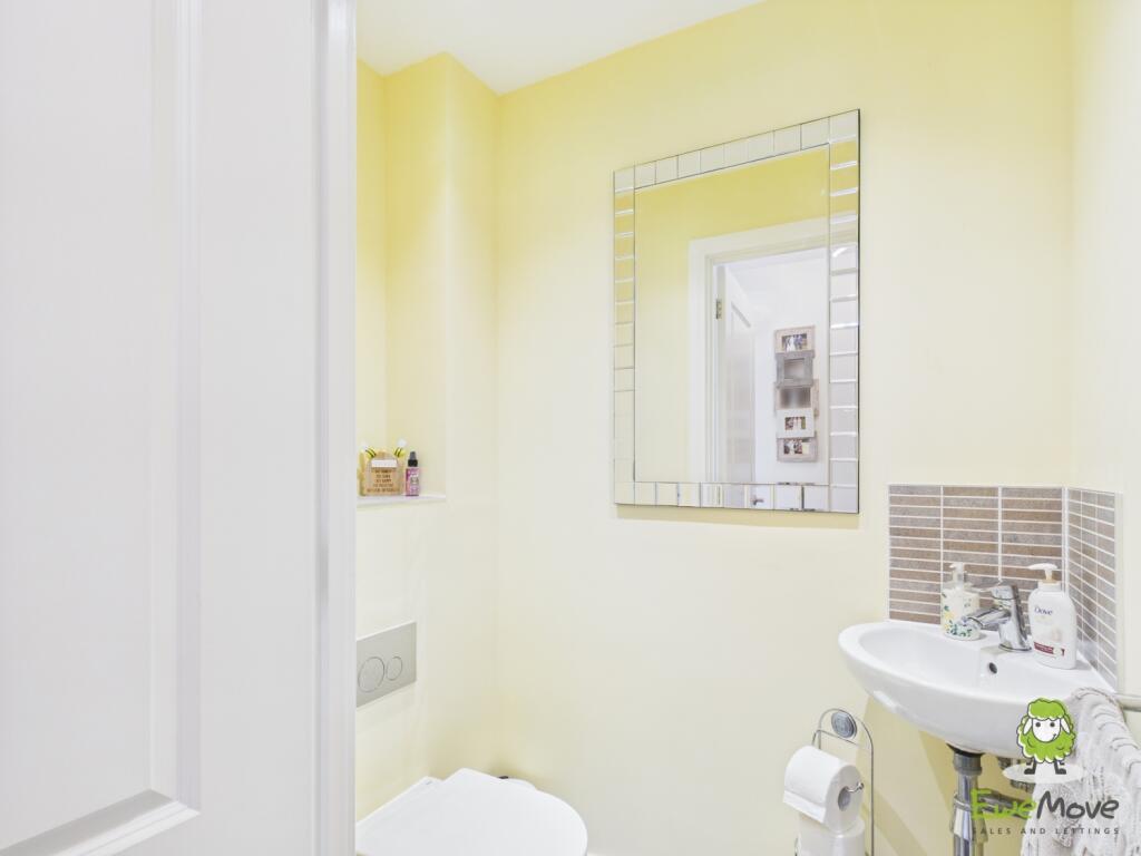 EweMove Estate Agents Basingstoke - Longwood Copse