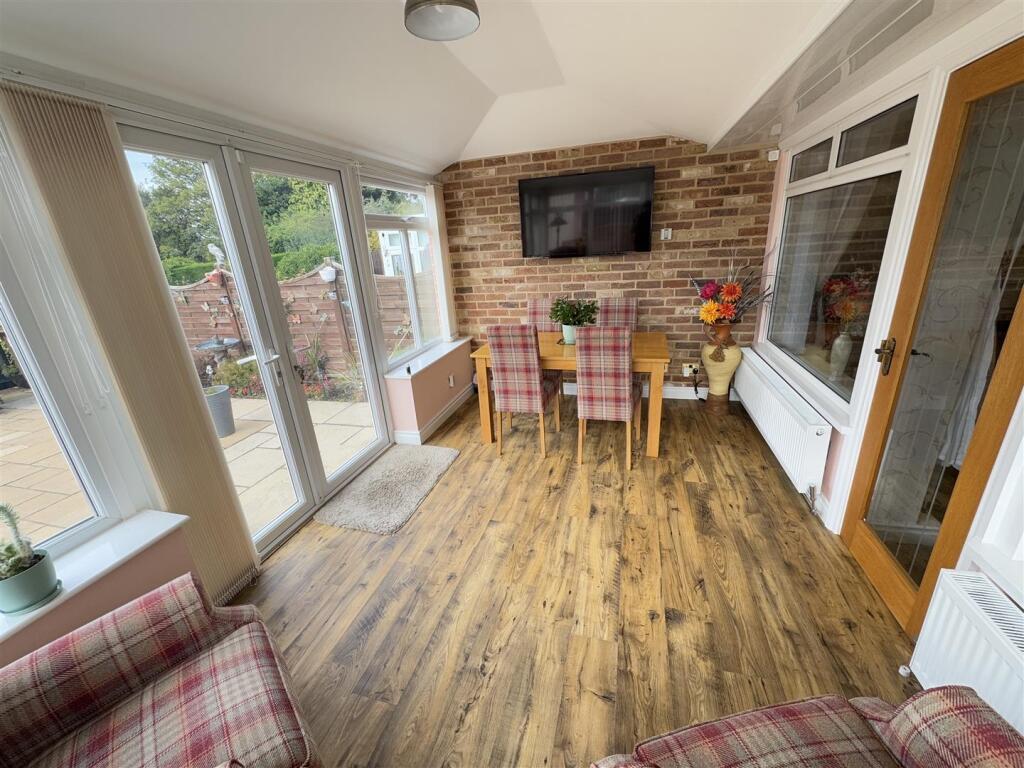 GARDEN ROOM