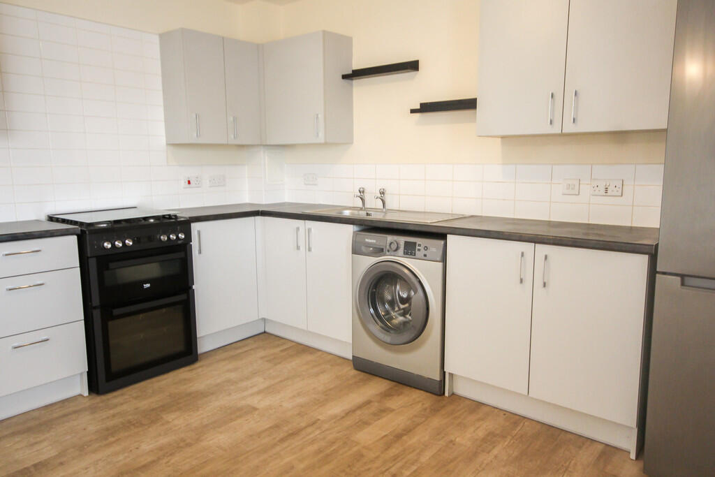 12 Balmoral - Red...