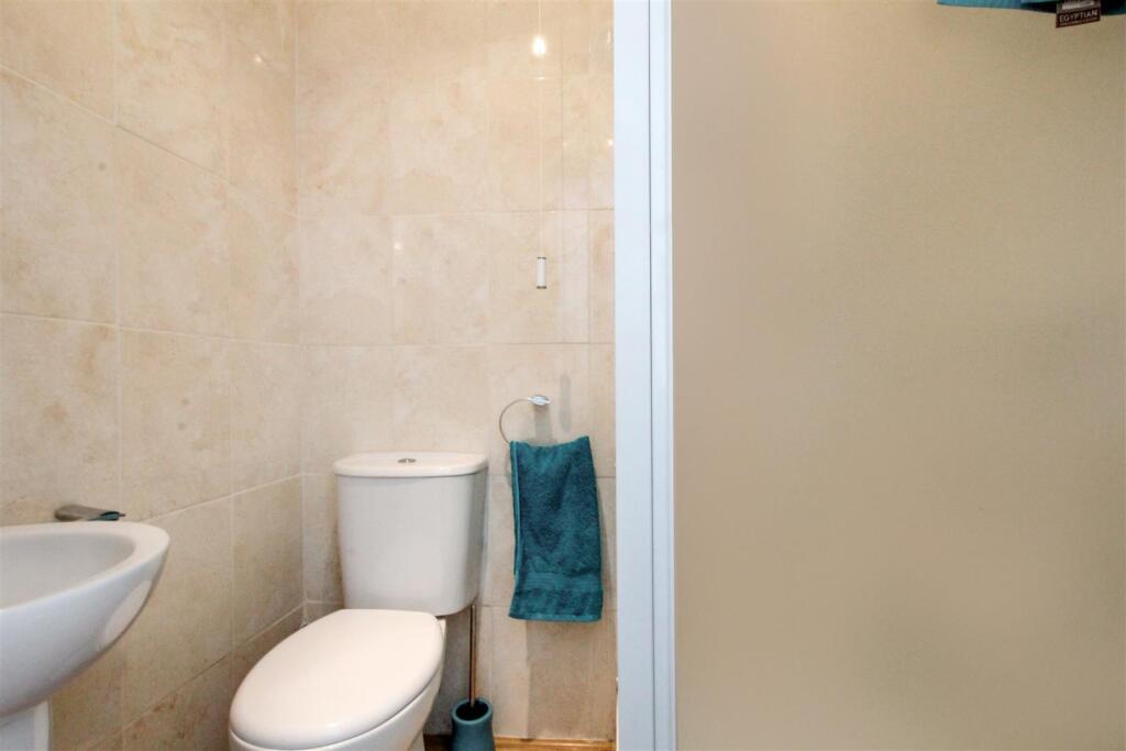Bed-2-ensuite.jpg