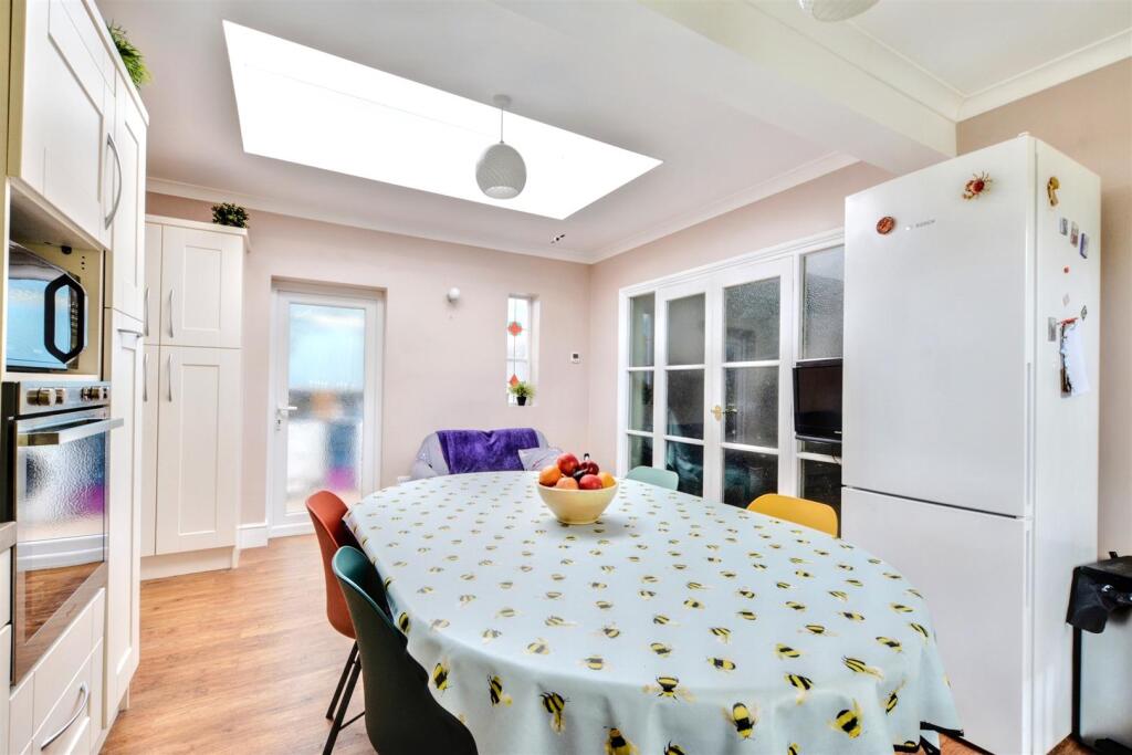 Kitchen_3.jpeg