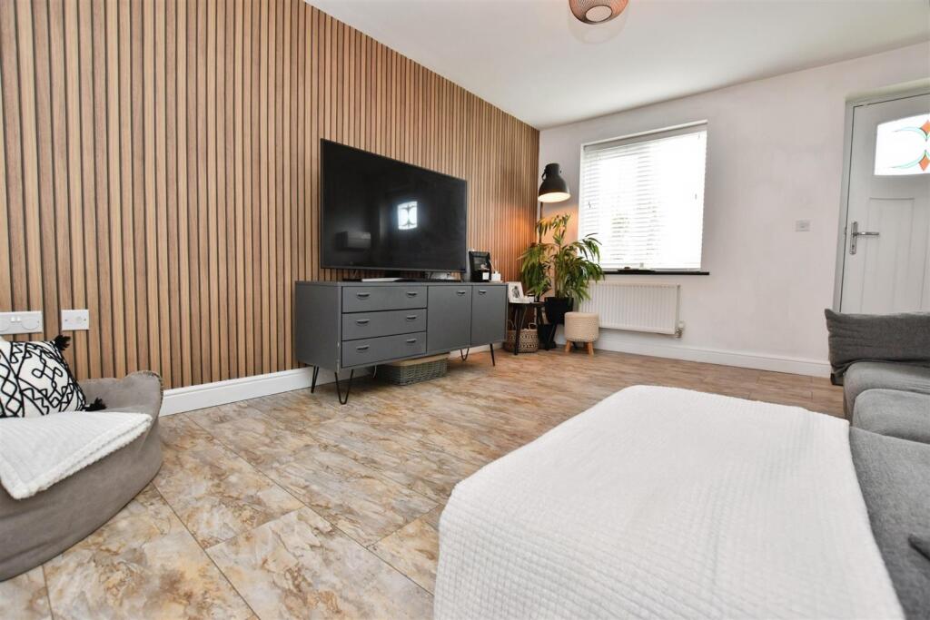 71896293-lounge 20a.JPG