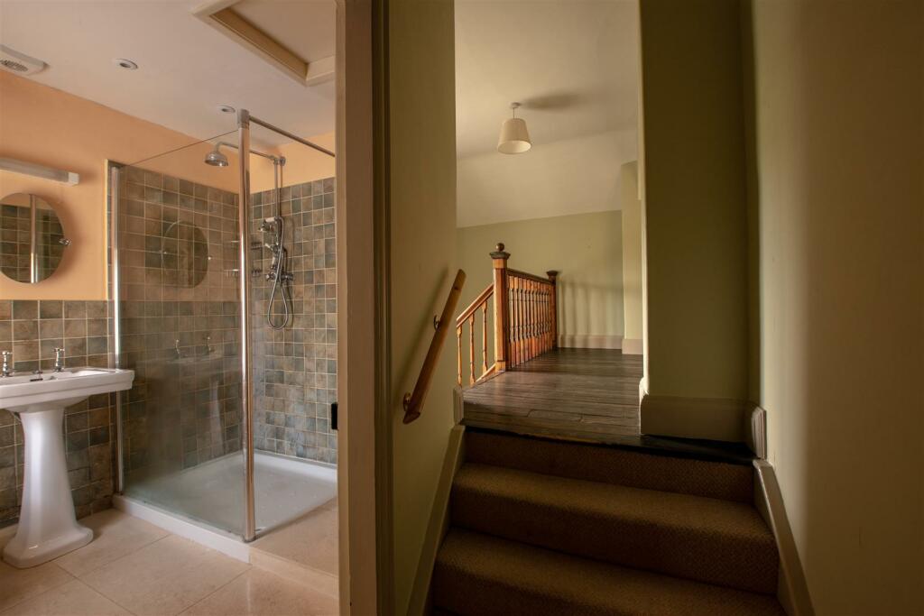 Shower Room / Hallway