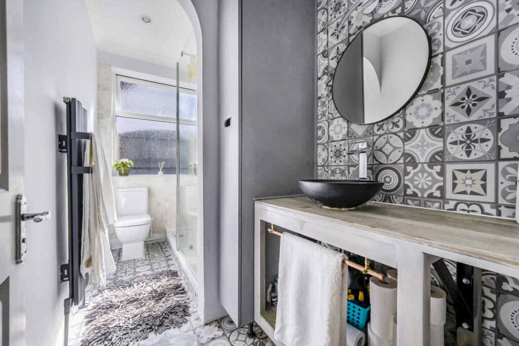 WC &amp; Shower Room